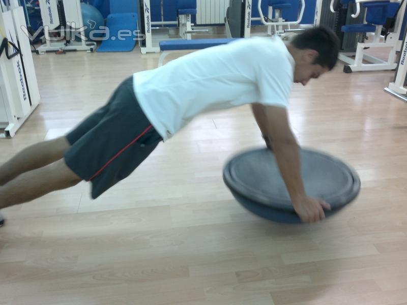 Flexiones de brazos en desequilibrio. Solo para aquellos que estén muuuuy preparados!!!