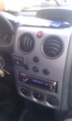 PARROT CK3100, RENAULT KANGOO. Instalación: 35EUR. Adaptadores aparte