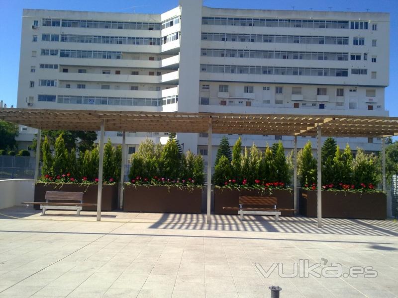 JARDINERAS METALICAS.PLAZA PUEBLOSOL AVDA. DE LA ESTACION BENALMADENA (MALAGA)