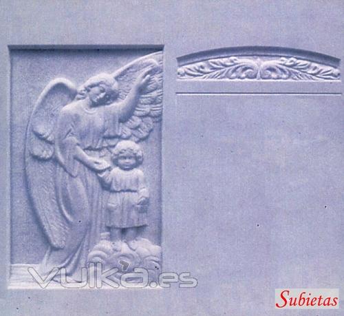 Lapida marmol blanco con angel  y nio en relieve