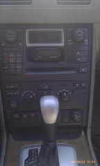 PARROT MKI9100, VOLVO CX90. La instalación tiene un coste de 45 euros, adaptadores a parte.