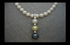 Alta joyería, collar perlas, diamantes y oro blanco.