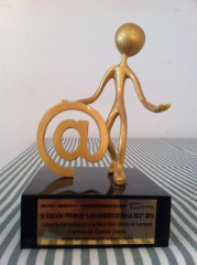 Premio otorgado a farmacia ptcia daza por su labor online, favoritos en la red 2011