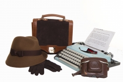 Bolso de ante azul y marron con sombrero marron y guantes de salvador bachiller