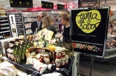 Exposicion de sidra carral en el corte ingles de paseo la castellana, con otros productos artesanos