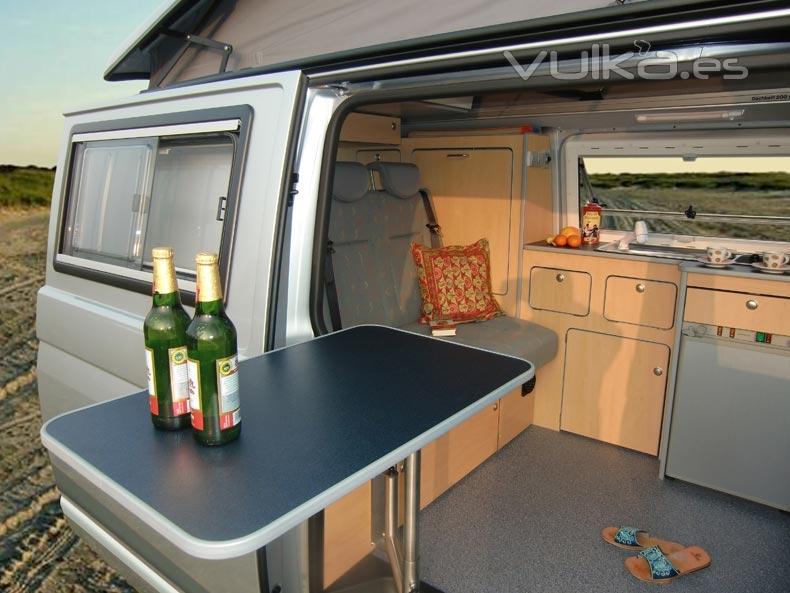 Foto: Equipamiento y accesorios para furgonetas camper y de camping.