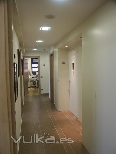 Distribución de pasillo y accesos en Clínica Dental en Lardero ( La Rioja)