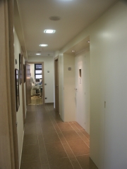 Distribucion de pasillo y accesos en clinica dental en lardero ( la rioja)