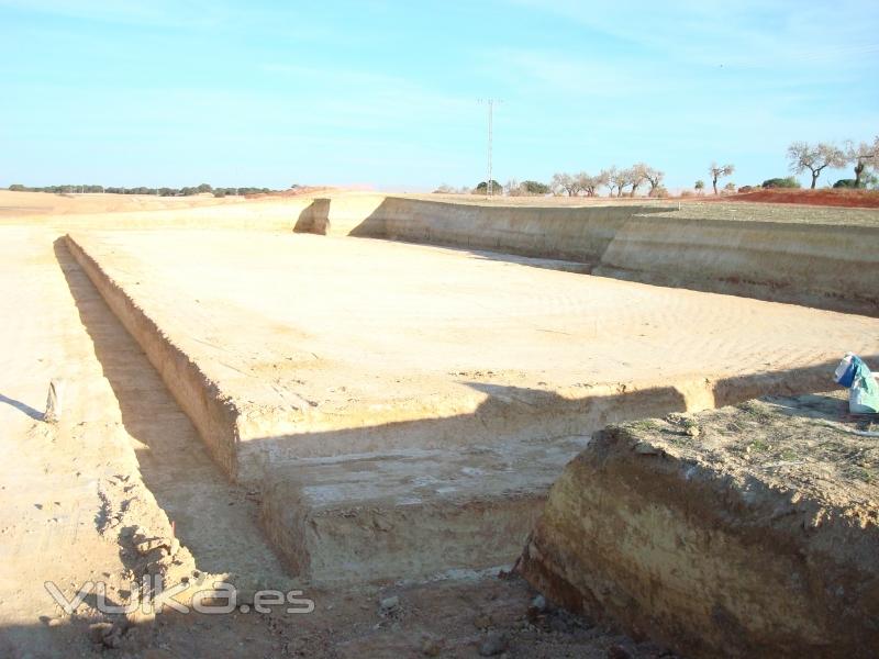 excavacion,esplanacion y cimentacion bodega