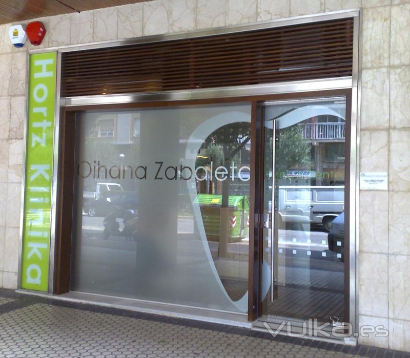 Fachada de Clínica Dental en San Sebastián (Guipúzcoa)