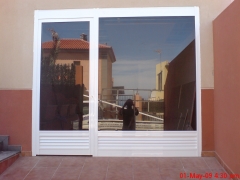 Cerramiento vitrina con cristal de seguridad