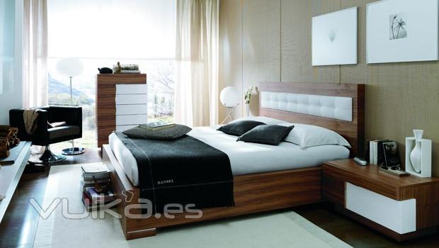 Habitacion con dormitorio en color blanco y nogal