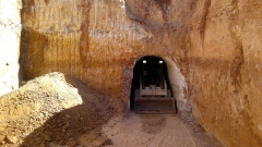 Haciendo cueva con mini bobcat