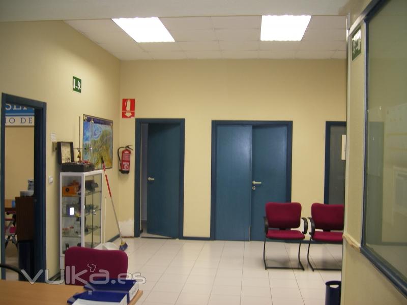 Pintar paredes, puertas y rodapies  en las Oficinas de Asepeyo-Bilbao