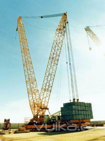 Demag CC 2000 RL, 800 ton ringer crane (Grua sobre orugas)