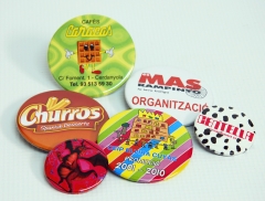 Chapas personalizadas.