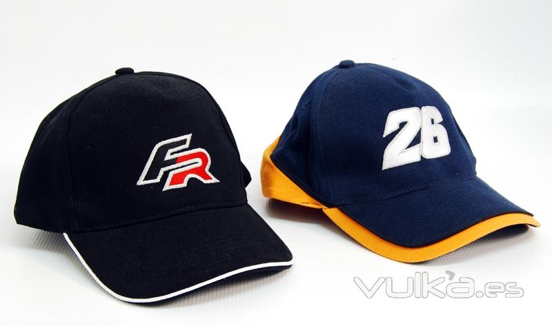 Gorras bordadas.