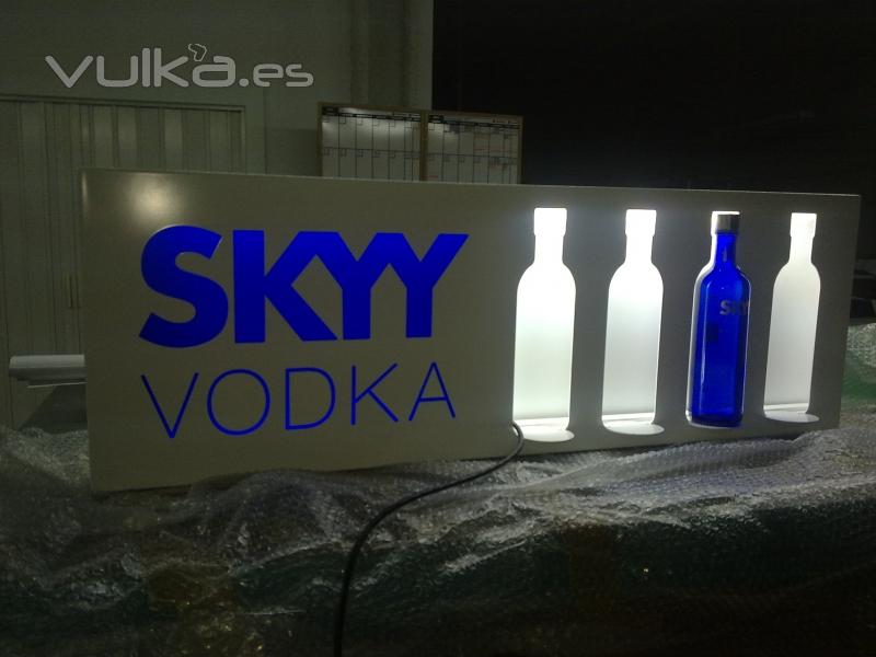 expositor botellero Skyy Vodka relaizado en composite recortado laser.