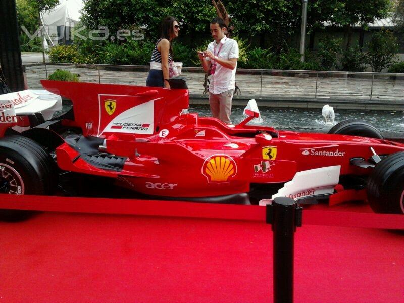 Ferrari Formula 1 aparcado en el  Hotel Primus Valencia