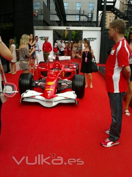 Ferrari Formula 1 aparcado en el  Hotel Primus Valencia