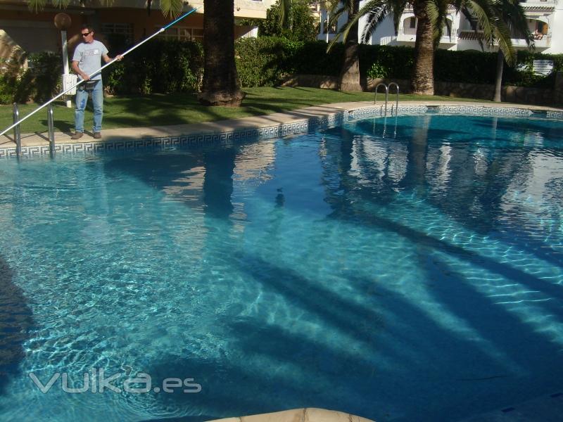 Mantenimiento piscina comunitaria residencial Gorgos, Xabia.