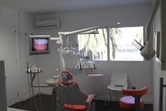 DISPONEMOS DE EQUIPOS MODERNOS, CON CÁMARA INTRAORAL
