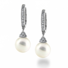 Pendientes diamantes y perlas circulares