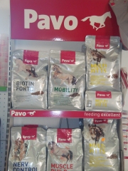 Pavo, pienso de caballos