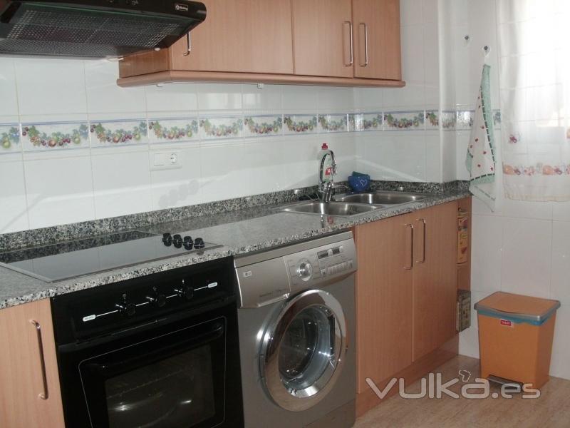 Rossell - Piso 90 M2. 3 habit., bao, trastero, parking, impecable. Oportunidad..95.000 euros