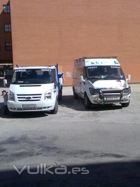 Contamos con una flota de vehiculos adecuada para trabajo, canalon continuo, poliuretano.... 