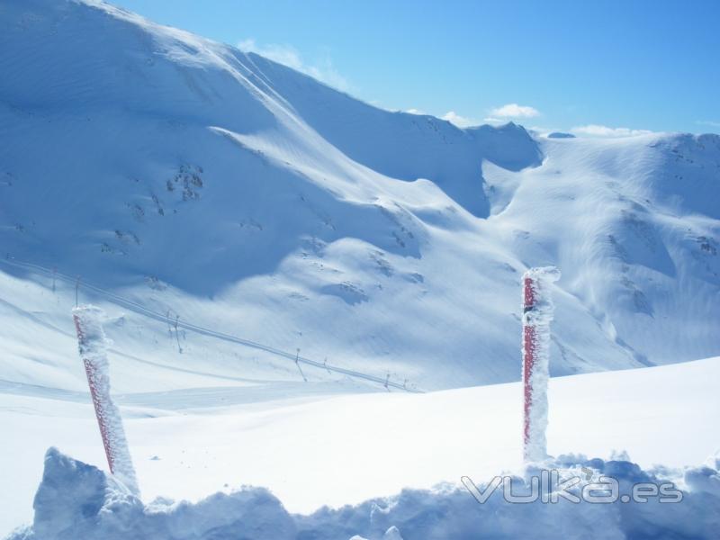 ESCUELA DE ESQUI Y SNOWBOARD FUENTES DE INVIERNO