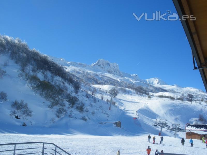 ESCUELA DE ESQUI Y SNOWBOARD FUENTES DE INVIERNO