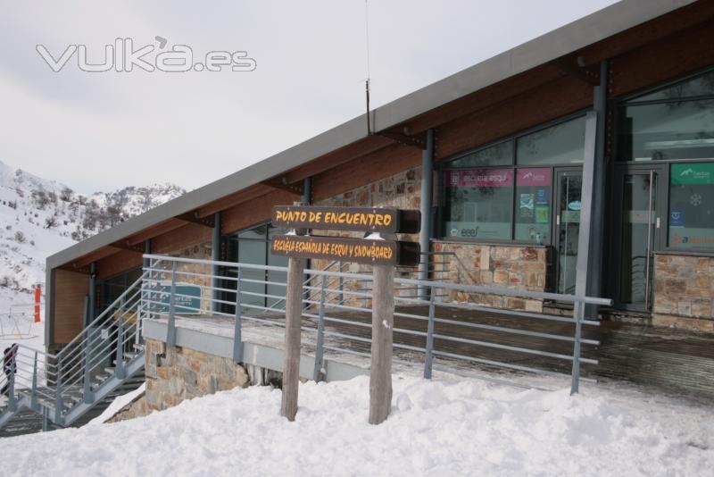 ESCUELA DE ESQUI Y SNOWBOARD FUENTES DE INVIERNO