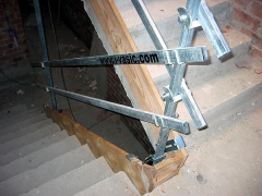 Barandilla para proteger escaleras de obra con rodapies