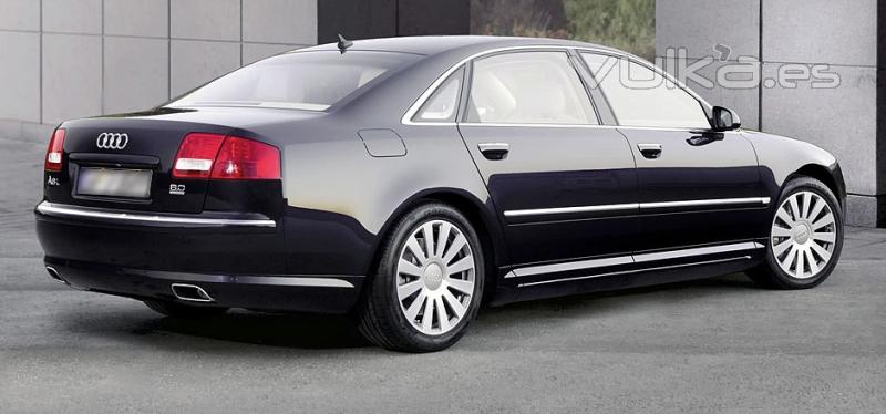 AUDIA A 8 