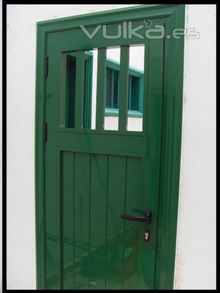 CARPINTERIA DE ALUMINIO , PUERTA EXTERIOR VERDE 6002