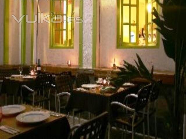 Restaurante con terraza en traspaso en Barcelona. Invercor. Tel. 933 601 000. 