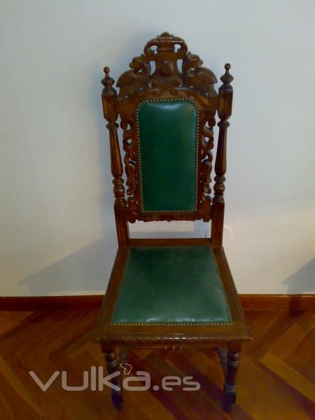 Silla de nogal restaurada