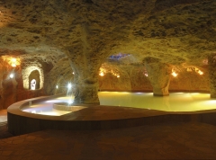 Hotel - hole in spain