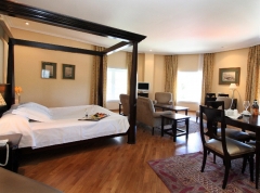 Hotel - hole in spain
