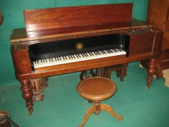 Piano de salon de segunda mano. 2699 Euros.