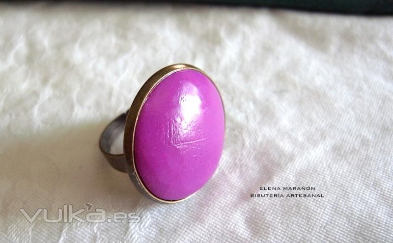 anillo bronce, cabujn tono rosa purpura