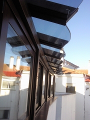 Montera en un domicilio rondeno para cerra una terraza