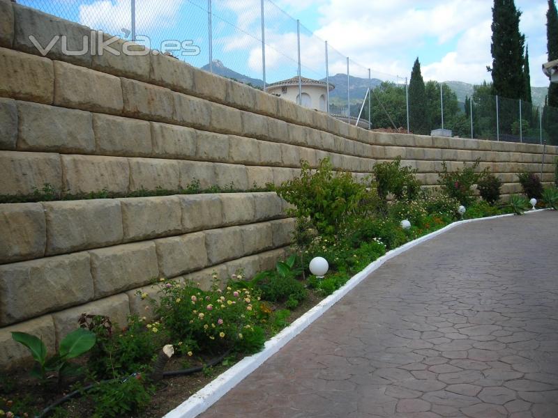 RETAINING WALL SOLUTIONS
