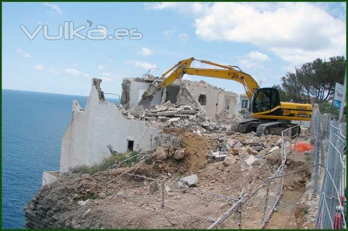 Derribo de chalet en acantilado de El toro en Mallorca