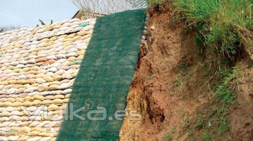 Las geobolsas como base para muros y taludes verdes