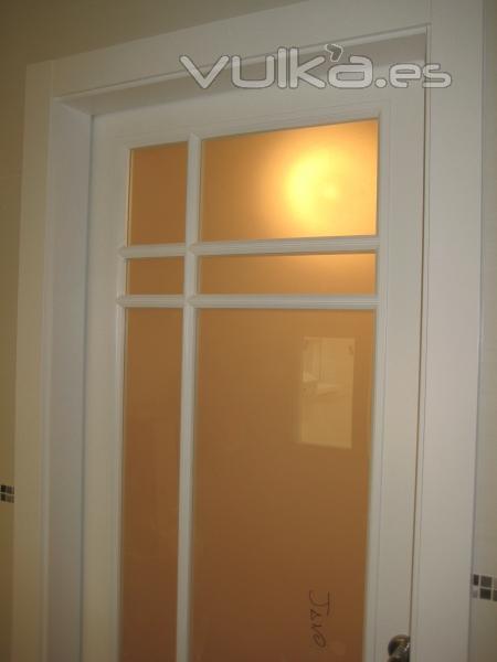 puerta lacada en blanco detalle