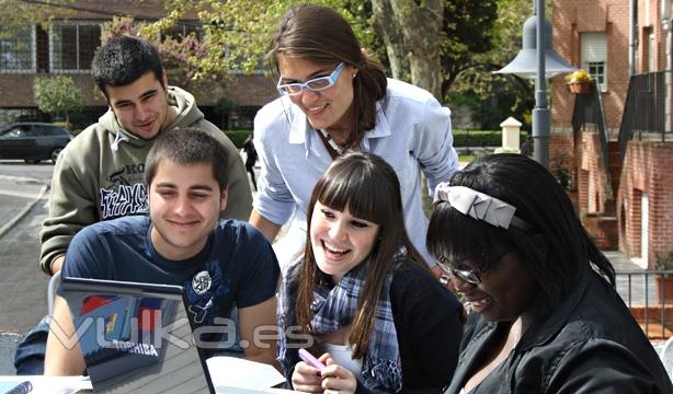 Estudiantes charlando