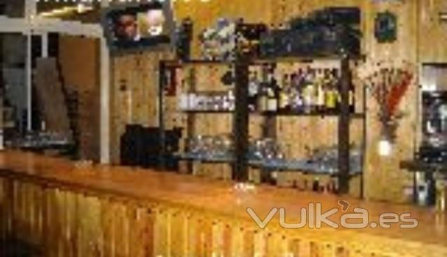 Bar en traspaso en Barcelona. Invercor. Tel. 933601000