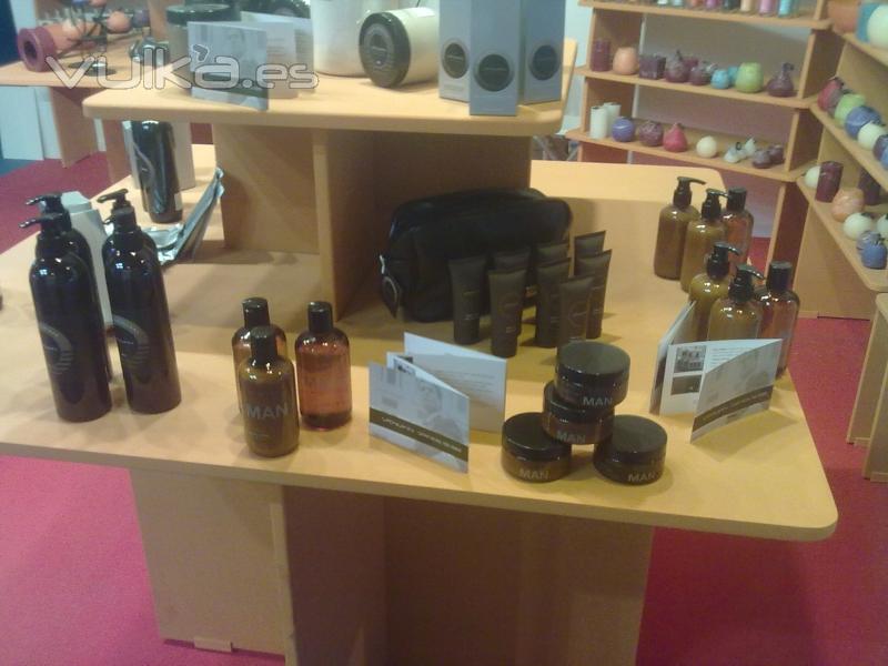 Nukua y Aromados SL, en intergift 2011 en Ifema (Madrid) presentando Vitaman, del 14/09 al 18/09